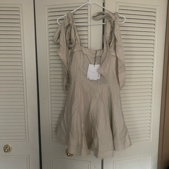❌SOLD❌Dissh AISLE PEARL LINEN BOW MINI DRESS - Picture 6 of 6